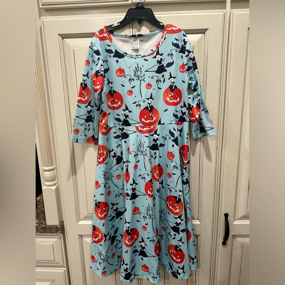 Girls Halloween dress size XL.